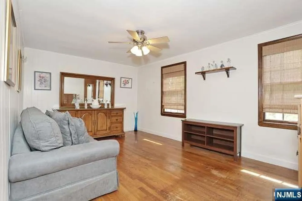 405 Terhune Ave, Paramus, NJ 07652