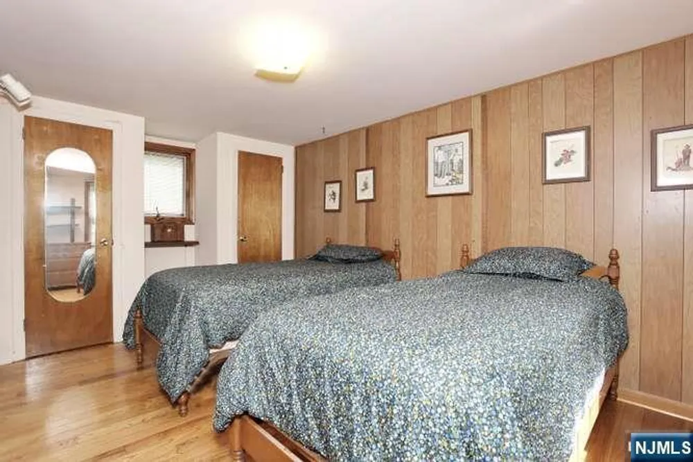 405 Terhune Ave, Paramus, NJ 07652