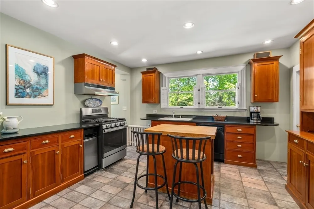 50 W Side Rd, Milton, MA 02186