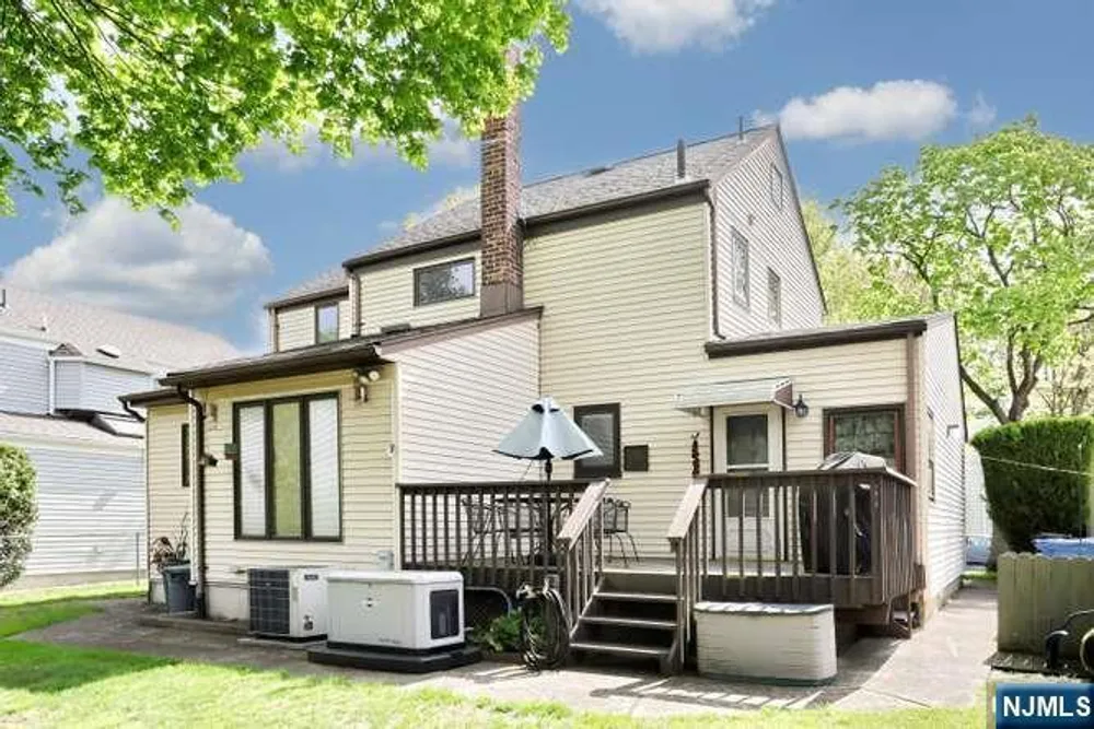 405 Terhune Ave, Paramus, NJ 07652