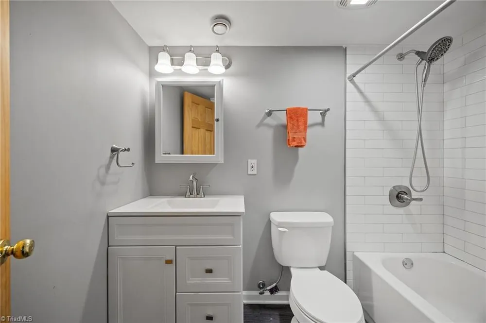 204 Kyle Rd, Winston-Salem, NC 27104