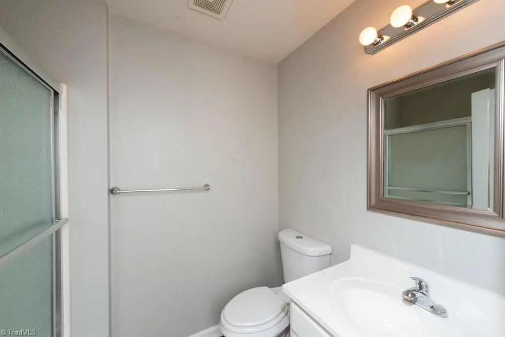 1021 Ivy Glen Dr, Winston-Salem, NC 27127