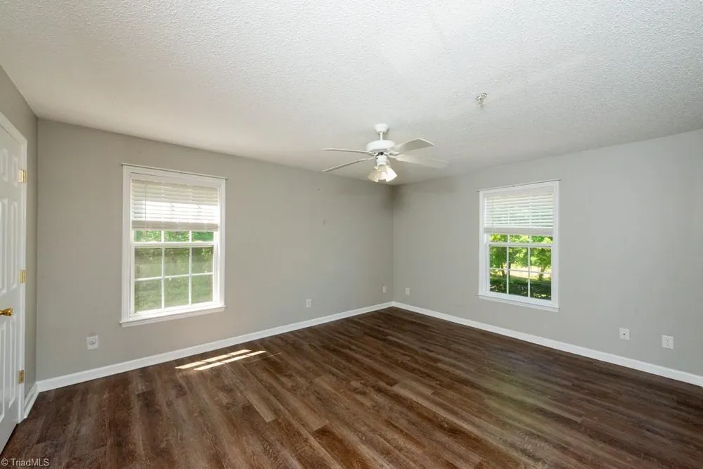 1021 Ivy Glen Dr, Winston-Salem, NC 27127