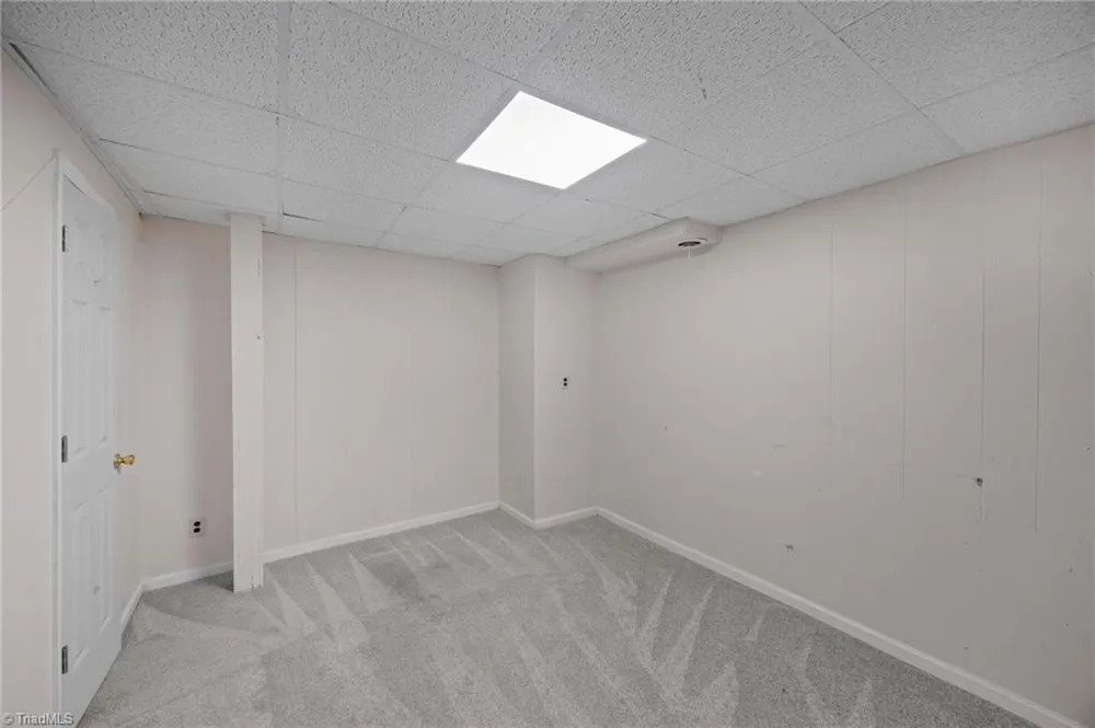 204 Kyle Rd, Winston-Salem, NC 27104