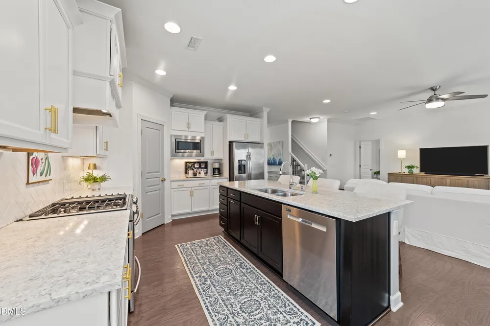 734 Kerr Lake Dr, Fuquay-Varina, NC 27526