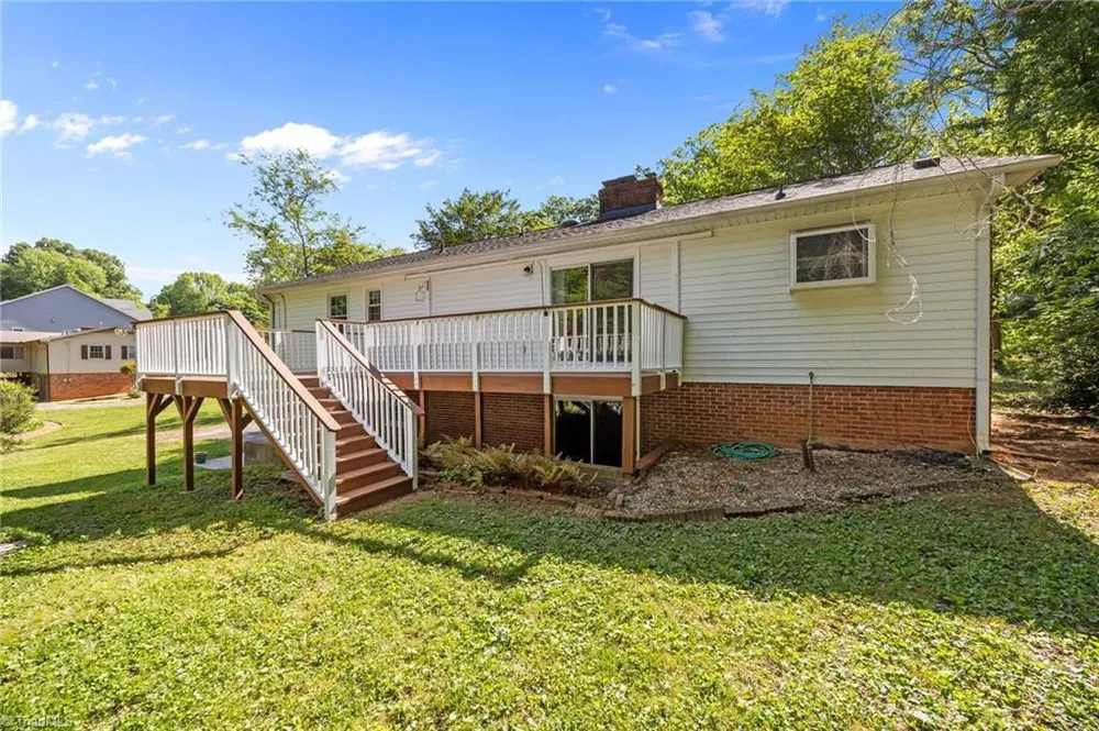 204 Kyle Rd, Winston-Salem, NC 27104