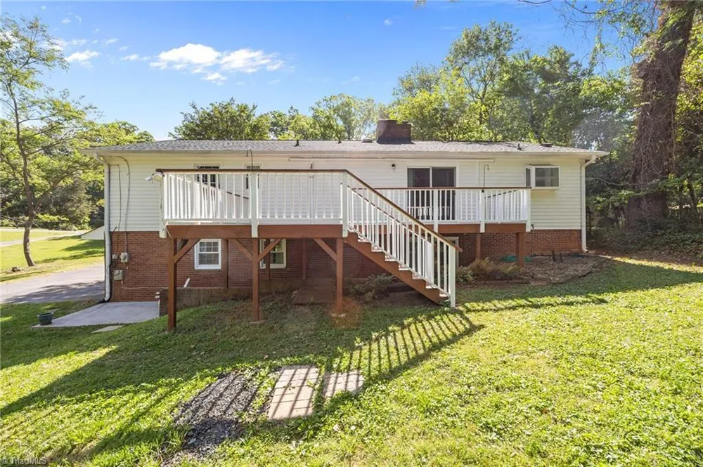 204 Kyle Rd, Winston-Salem, NC 27104
