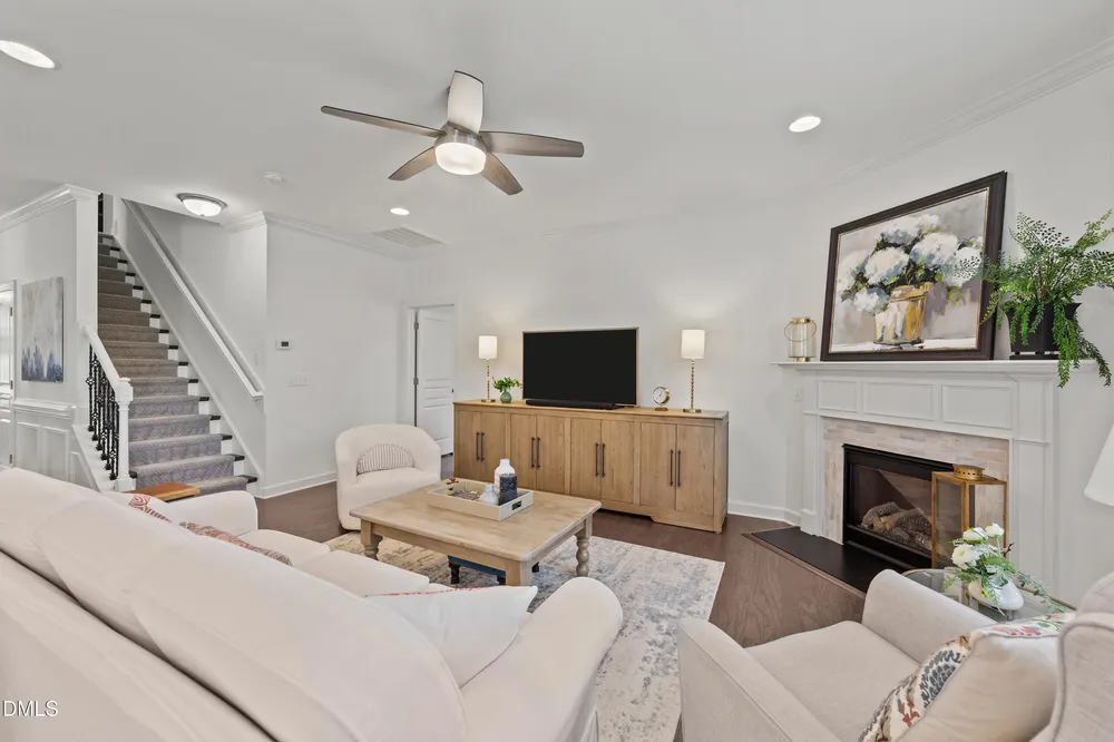 734 Kerr Lake Dr, Fuquay-Varina, NC 27526