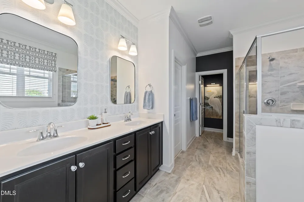 734 Kerr Lake Dr, Fuquay-Varina, NC 27526