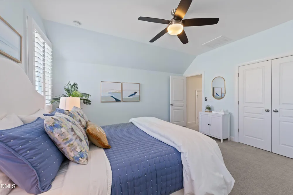 734 Kerr Lake Dr, Fuquay-Varina, NC 27526