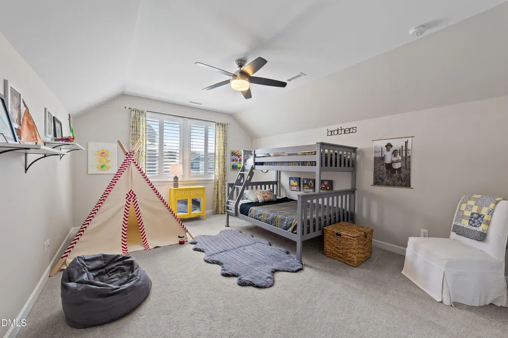 734 Kerr Lake Dr, Fuquay-Varina, NC 27526
