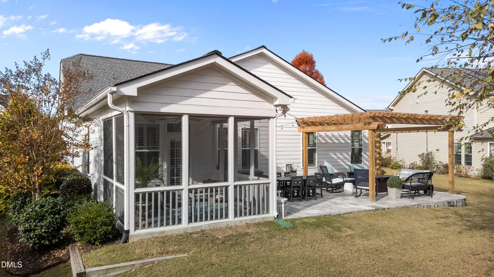 734 Kerr Lake Dr, Fuquay-Varina, NC 27526