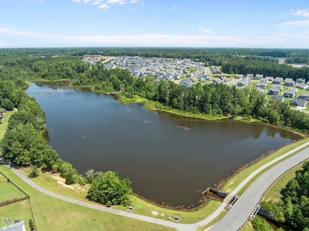 734 Kerr Lake Dr, Fuquay-Varina, NC 27526
