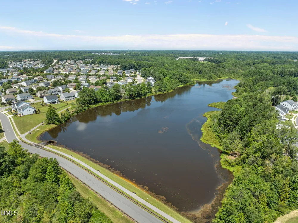 734 Kerr Lake Dr, Fuquay-Varina, NC 27526