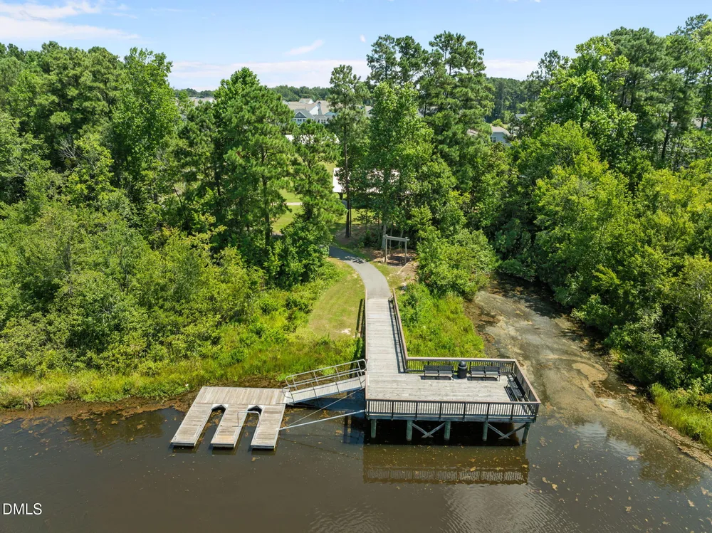 734 Kerr Lake Dr, Fuquay-Varina, NC 27526