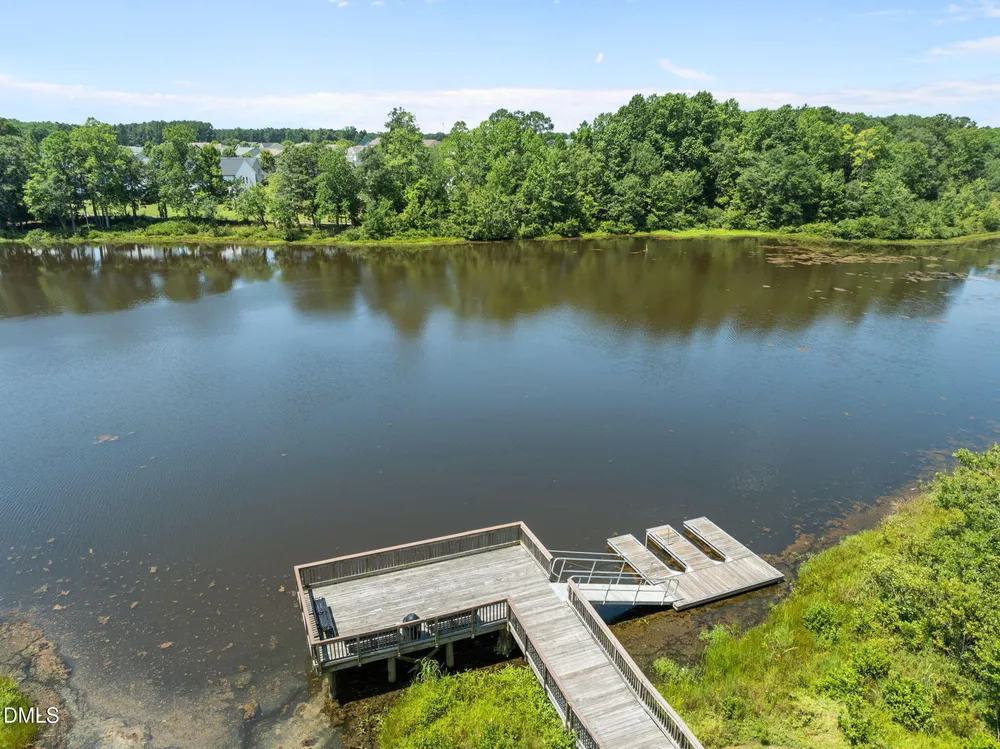 734 Kerr Lake Dr, Fuquay-Varina, NC 27526
