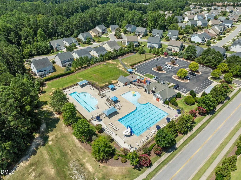 734 Kerr Lake Dr, Fuquay-Varina, NC 27526