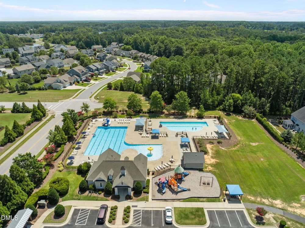 734 Kerr Lake Dr, Fuquay-Varina, NC 27526