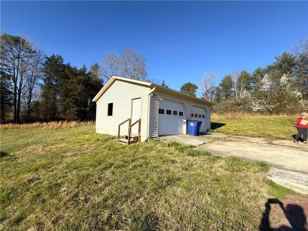 3065 Greenhouse Rd, Winston-Salem, NC 27127