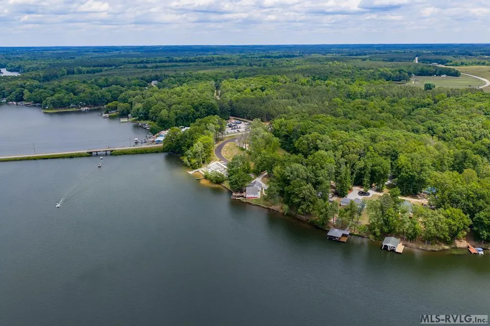 154 Herman Rd, Bracey, VA 23919