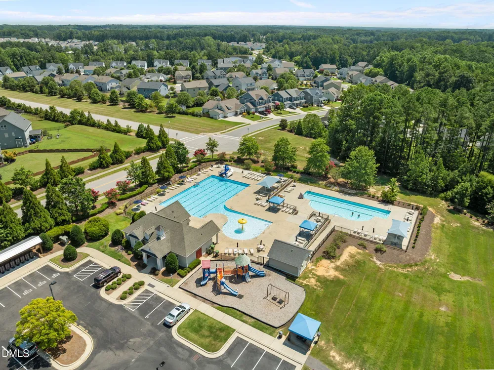 734 Kerr Lake Dr, Fuquay-Varina, NC 27526