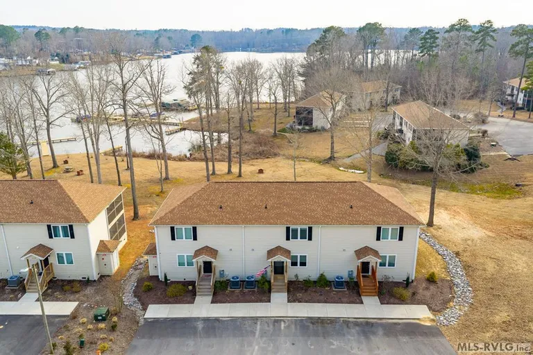 102 Gaston Pointe Dr, Littleton, NC 27850