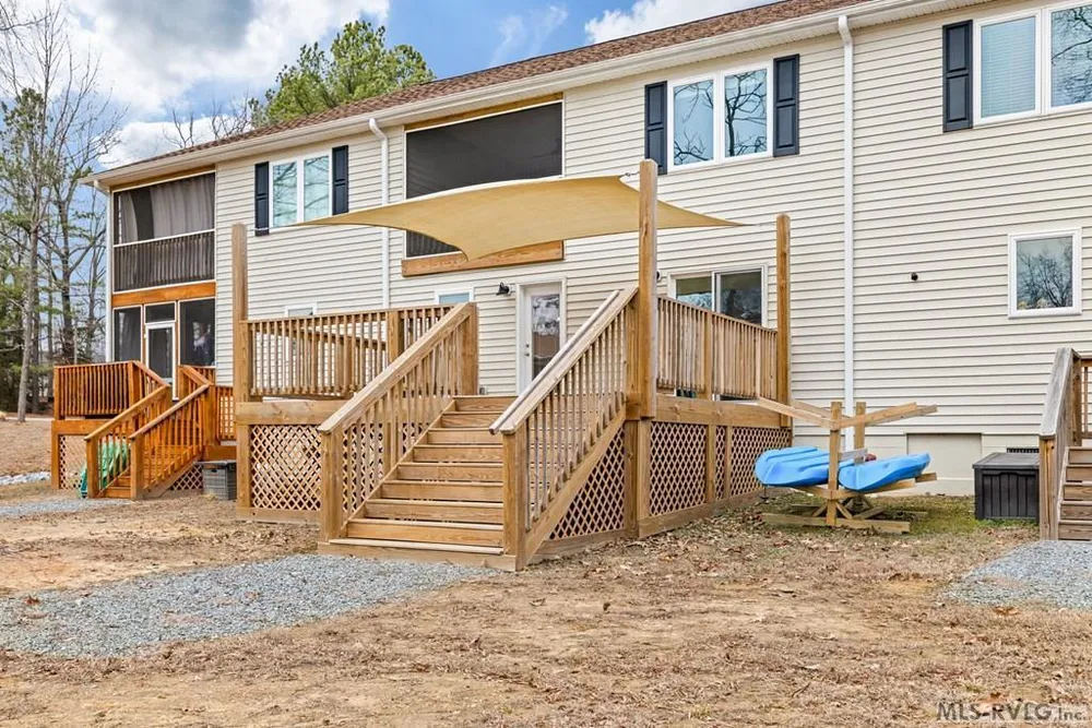 102 Gaston Pointe Dr, Littleton, NC 27850