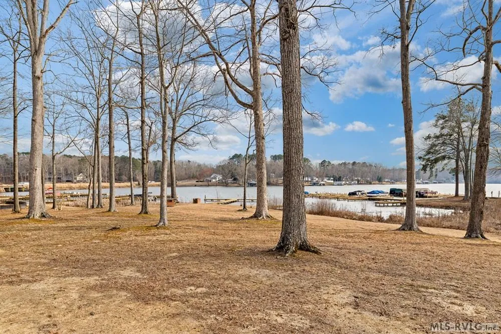 102 Gaston Pointe Dr, Littleton, NC 27850