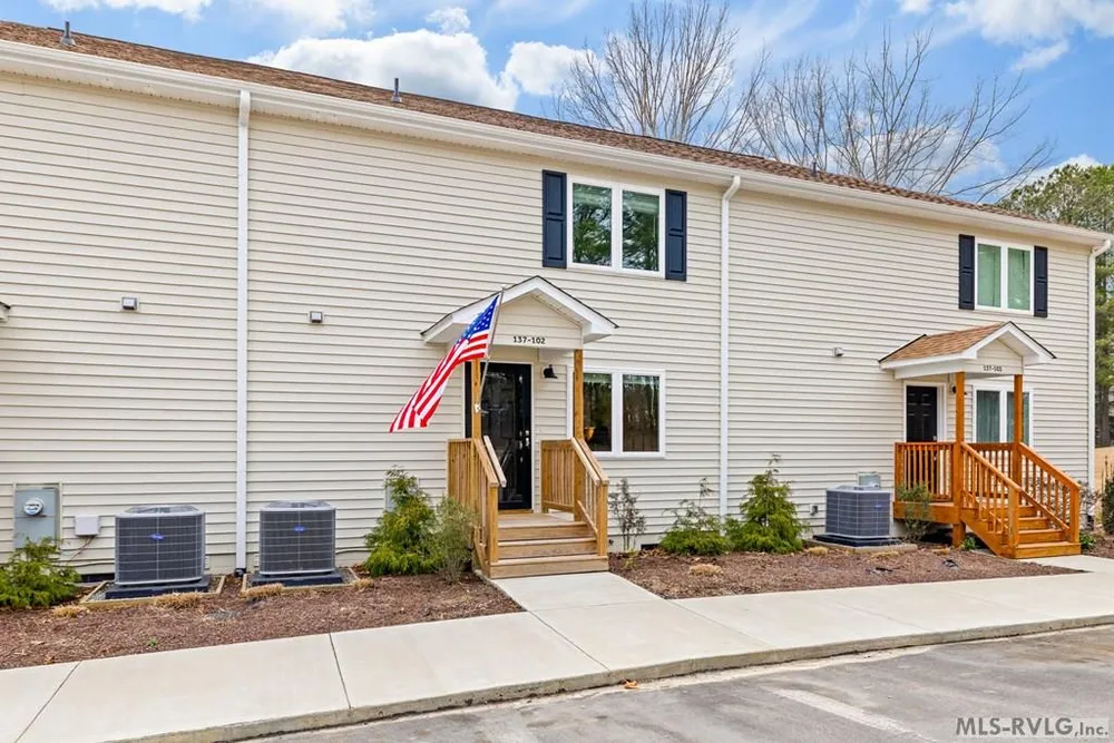 102 Gaston Pointe Dr, Littleton, NC 27850