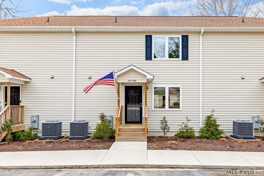 102 Gaston Pointe Dr, Littleton, NC 27850