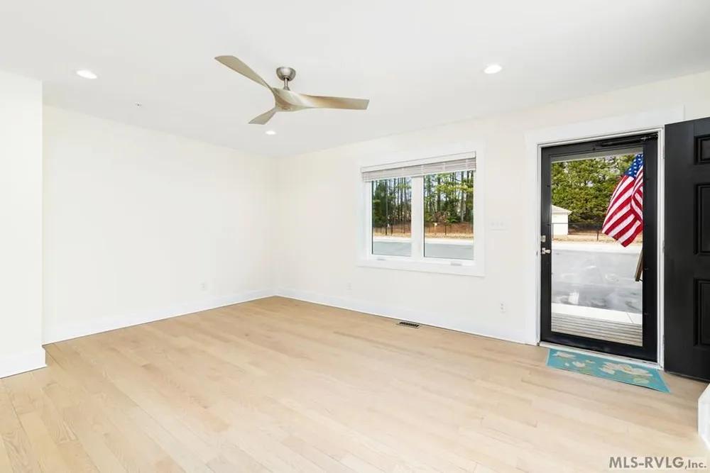 102 Gaston Pointe Dr, Littleton, NC 27850