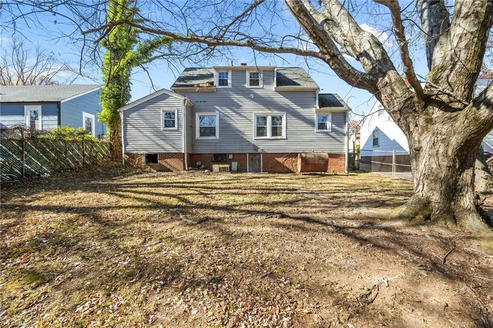 2507 NW Druid Hills Dr, Winston-Salem, NC 27105
