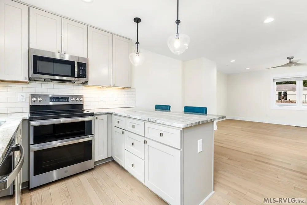 102 Gaston Pointe Dr, Littleton, NC 27850