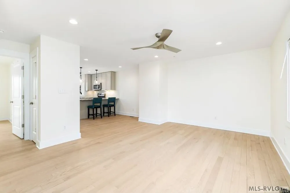 102 Gaston Pointe Dr, Littleton, NC 27850