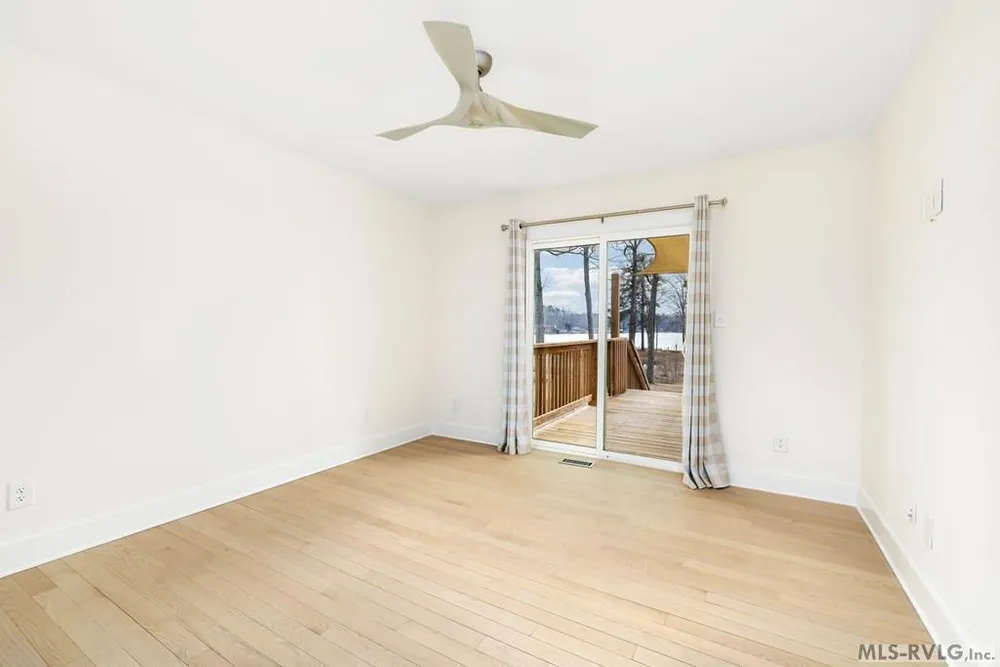 102 Gaston Pointe Dr, Littleton, NC 27850