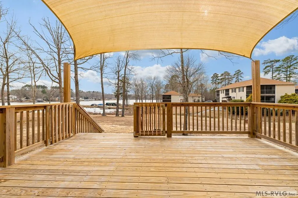 102 Gaston Pointe Dr, Littleton, NC 27850