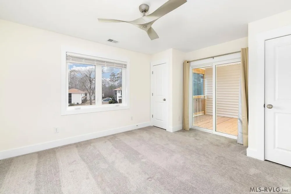 102 Gaston Pointe Dr, Littleton, NC 27850