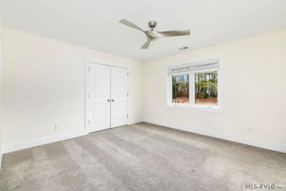 102 Gaston Pointe Dr, Littleton, NC 27850