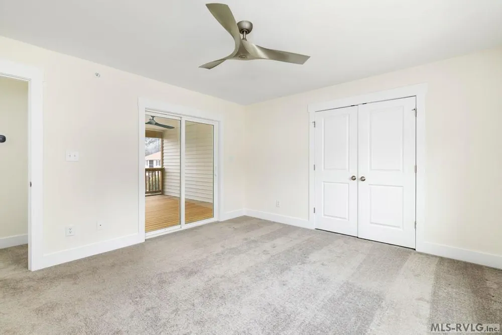 102 Gaston Pointe Dr, Littleton, NC 27850
