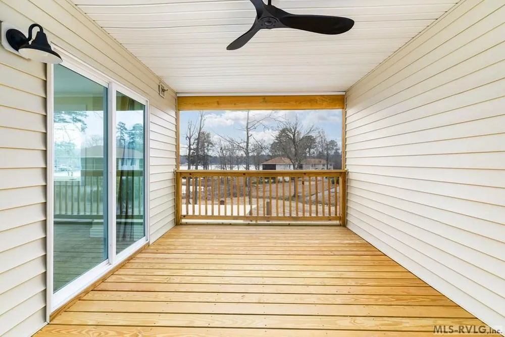 102 Gaston Pointe Dr, Littleton, NC 27850