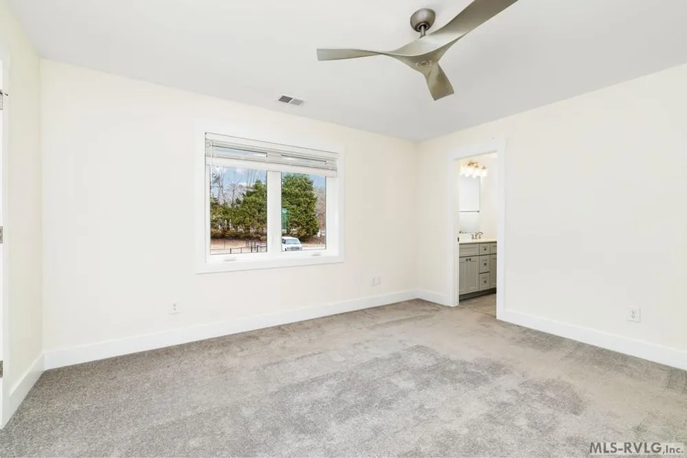 102 Gaston Pointe Dr, Littleton, NC 27850