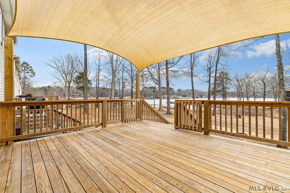 102 Gaston Pointe Dr, Littleton, NC 27850