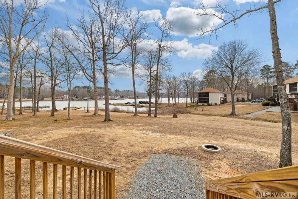 102 Gaston Pointe Dr, Littleton, NC 27850