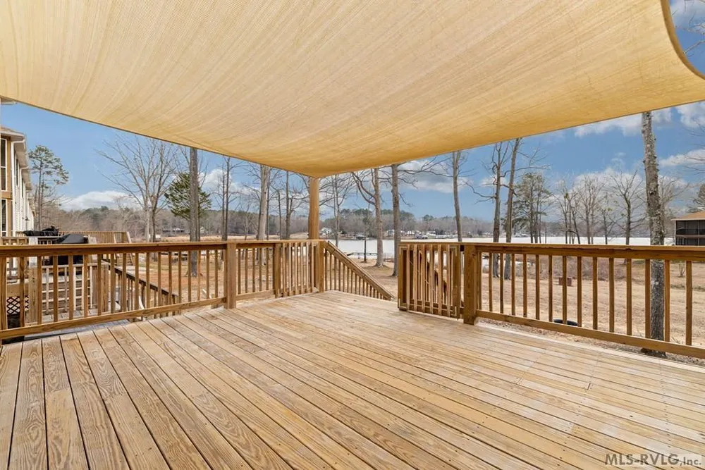 102 Gaston Pointe Dr, Littleton, NC 27850