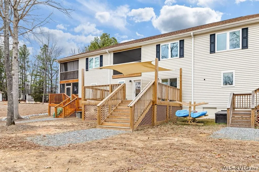 102 Gaston Pointe Dr, Littleton, NC 27850