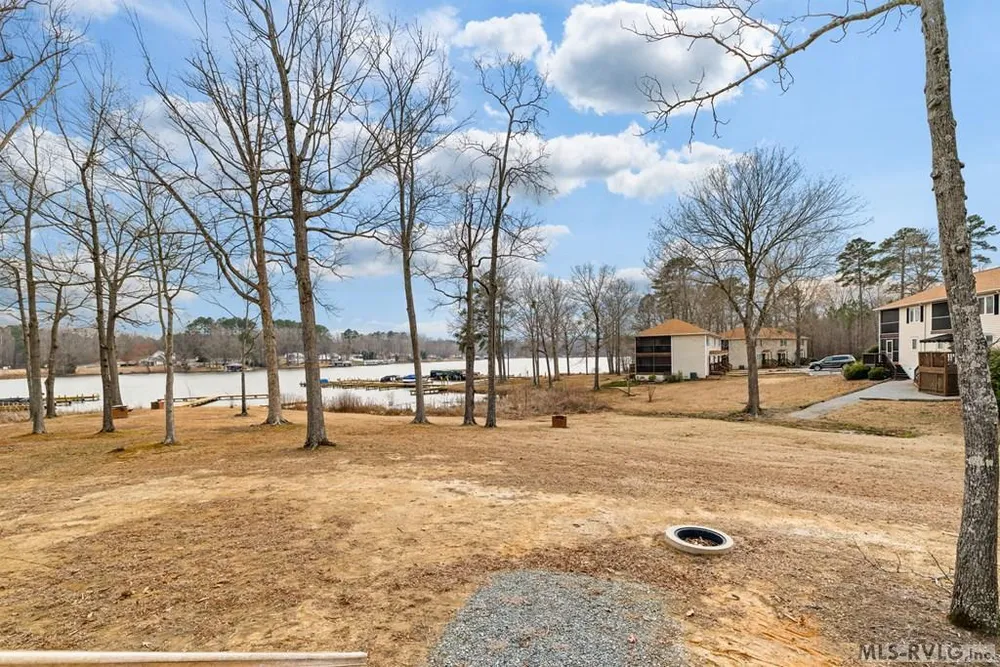 102 Gaston Pointe Dr, Littleton, NC 27850