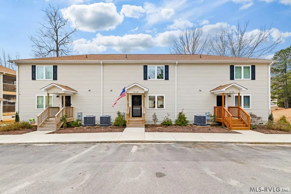102 Gaston Pointe Dr, Littleton, NC 27850