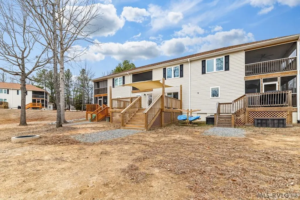 102 Gaston Pointe Dr, Littleton, NC 27850