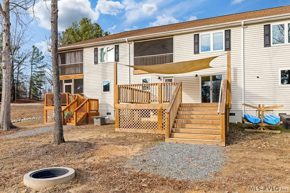 102 Gaston Pointe Dr, Littleton, NC 27850