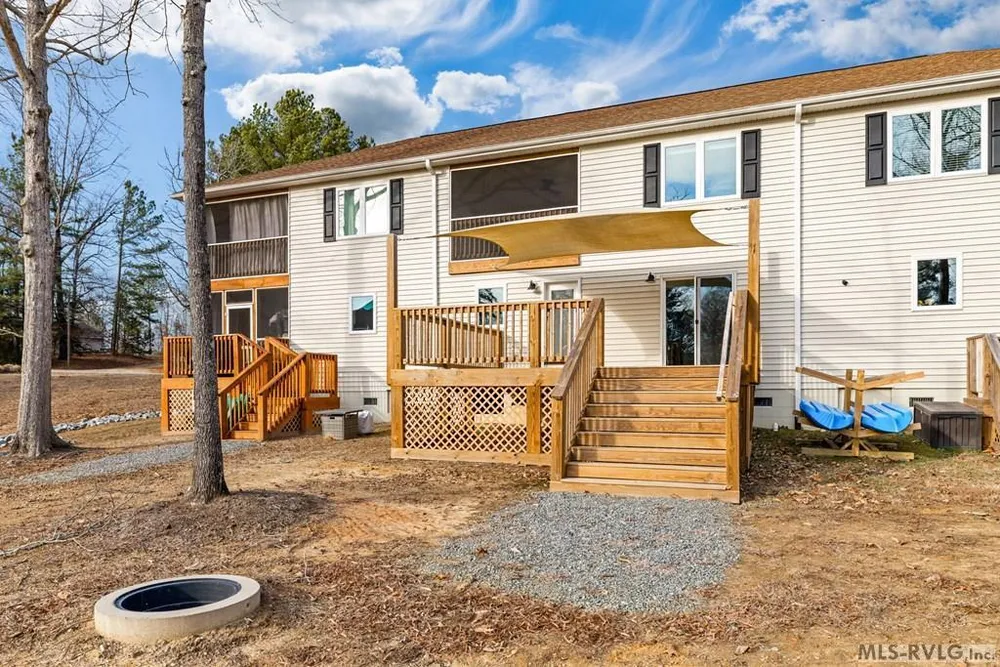 102 Gaston Pointe Dr, Littleton, NC 27850
